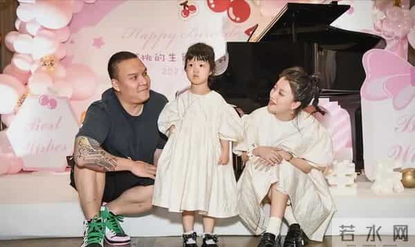 演都不演了！离婚2个月，这次车澈的态度，没给李嘉格留一丝体面