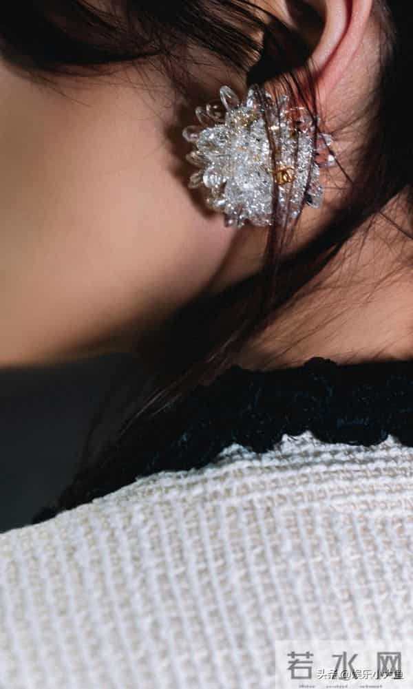 辛芷蕾今日纽约看秀，身穿CHANEl2026春夏系列，美的如此赏心悦目