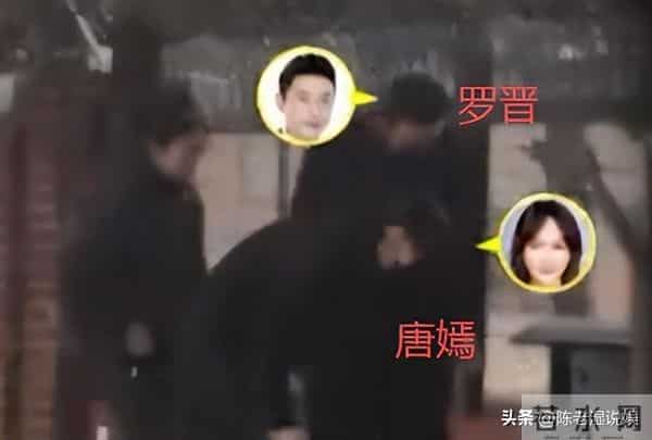 夫妻就是同林鸟，看到罗晋唐嫣并肩前行，才知什么是恩爱夫妻