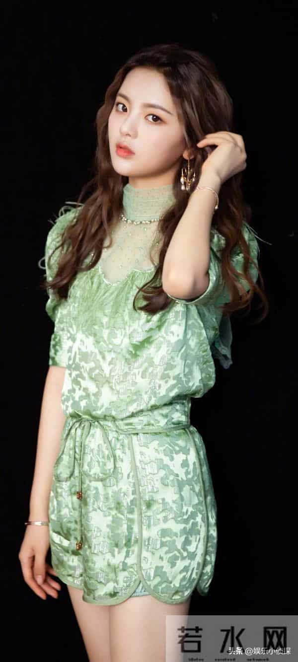 杨超越高清美图，青春感满满，太美了