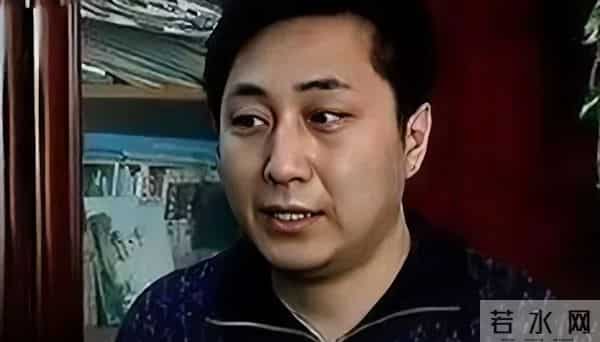 他畏罪潜逃13年间拍40多部戏，被抓时已是大明星，出狱后迎接新生