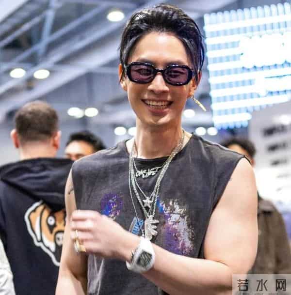 走上大S老路？47岁暴瘦脱相神似老头的F4吴建豪，给内娱敲响警钟