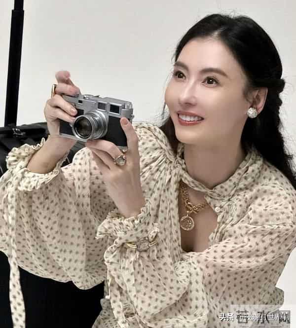 与谢霆锋分开14年后，45岁张柏芝高调官宣喜讯，原来一切早有预兆