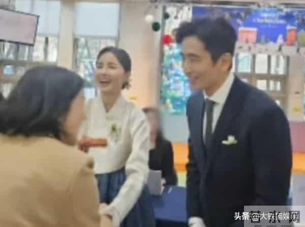 车仁表儿子大婚，58岁喜公公比新郎还帅，网友：法拉利生了辆夏利