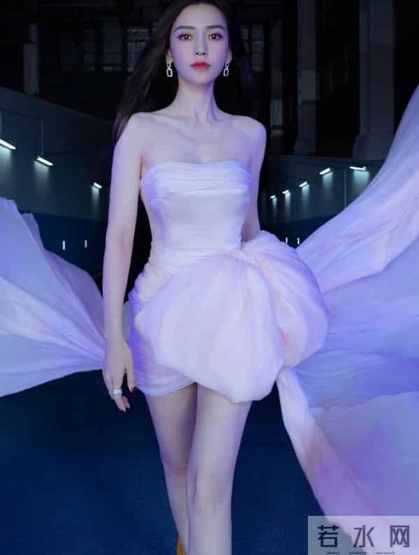 黄晓明也没想到，被他万分嫌弃的前妻杨颖，已经走上了另一条路