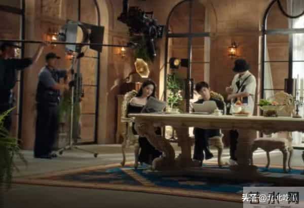 太养眼了！38岁的刘亦菲竟真的跟25岁的易烊千玺合作，快递剧本吧