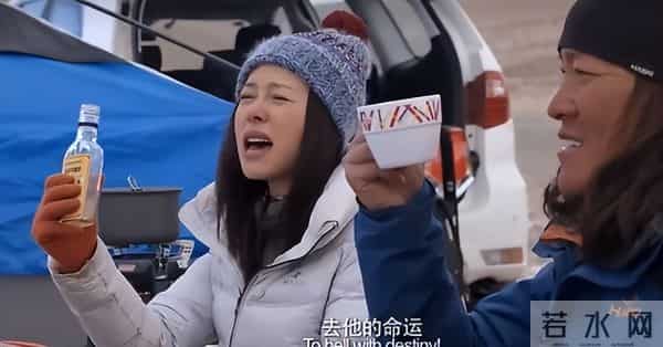 江一燕温州街头被偶遇,穿短裙腿被冻到黑紫,脸馒化到差点认不出