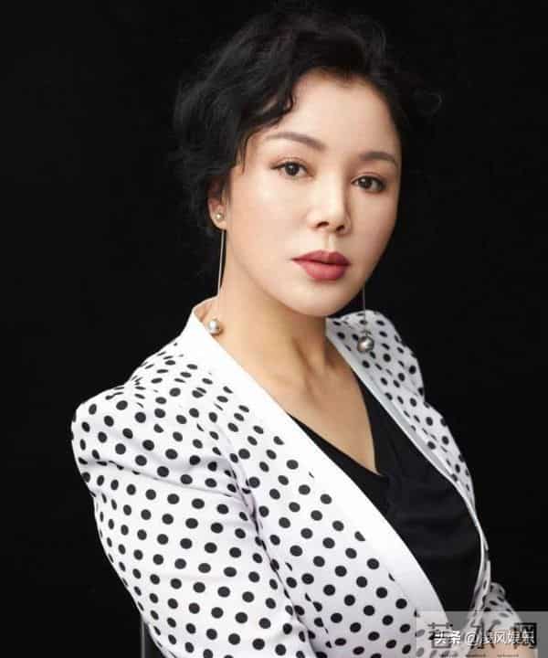 19岁嫁豪门,20岁生儿子,月子没坐完就逃离豪门,如今过得如何了