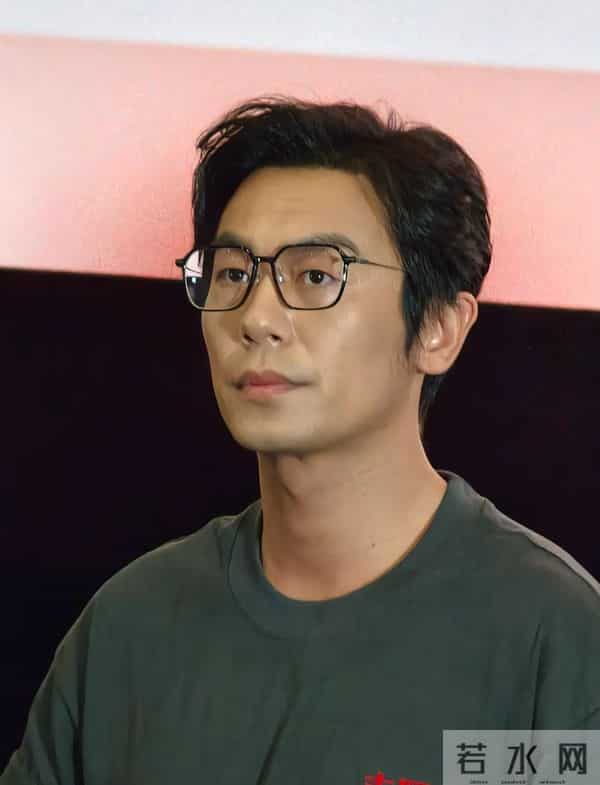 41岁的朱亚文一反常态!事实证明,李幼斌当初的忠告,敲打了他