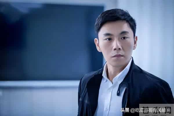 笑喷了!秦昊真有福,伊能静旺他,继子恩利也旺他