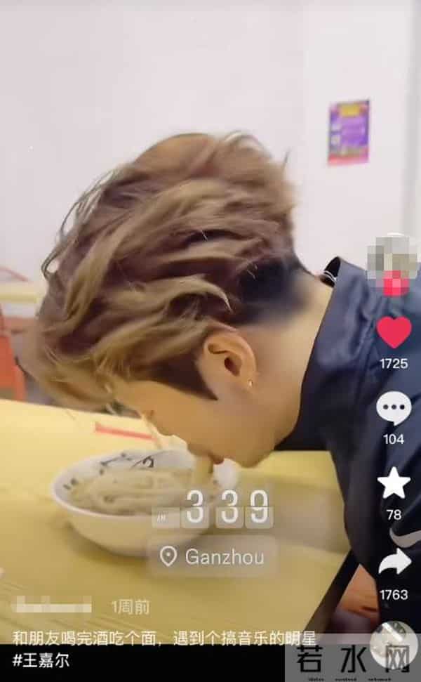 王嘉尔自曝生理需求，撕碎明星“无性化”标签，真不拿观众当外人