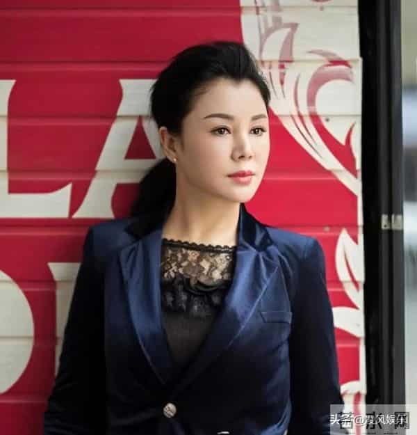 19岁嫁豪门,20岁生儿子,月子没坐完就逃离豪门,如今过得如何了