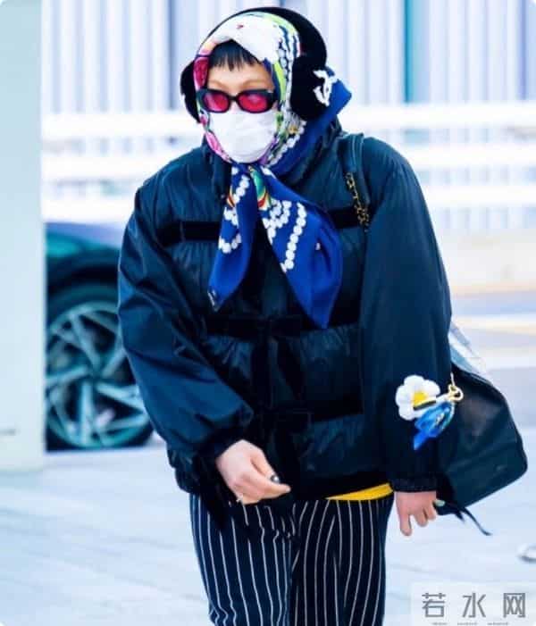 当70岁周润发与37岁权志龙站一起，我才彻底明白，什么叫相由心生