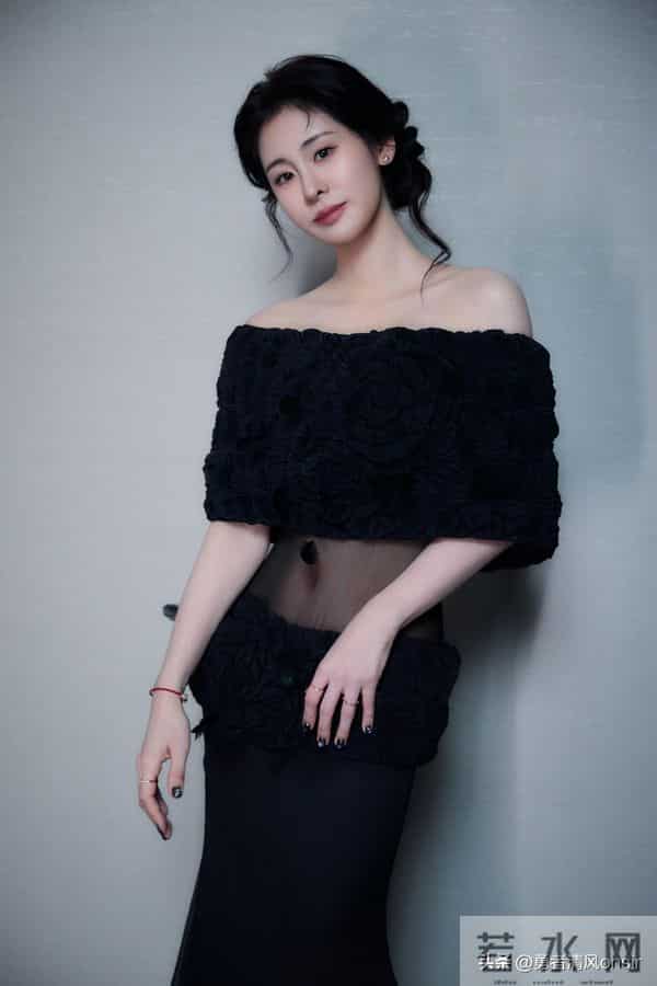 张碧晨云南被偶遇，真人脸又小又精致，无滤镜也好美啊！