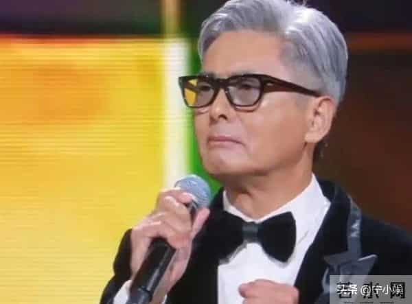 两副面孔？未见捐款却登台捞金，这次周润发被扒了老底，真相大白