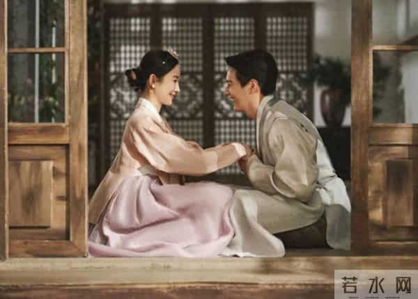 张檬和老公带儿子赏秋!8个月Dylan还在喝母乳,上围傲人气质更美