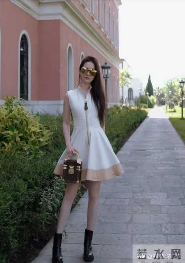 刘亦菲穿肉丝袜现身