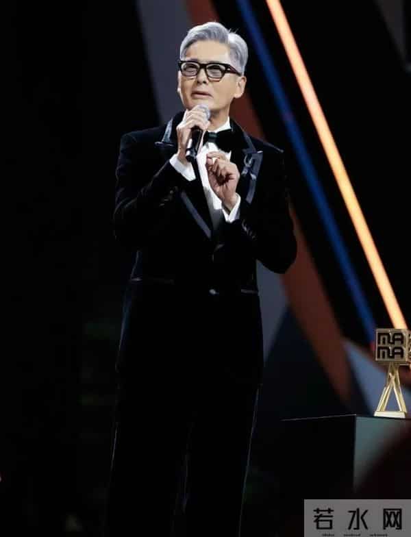 权志龙晒与周润发夫妇合照,林建岳及小女友也在,李洙赫帅得突出