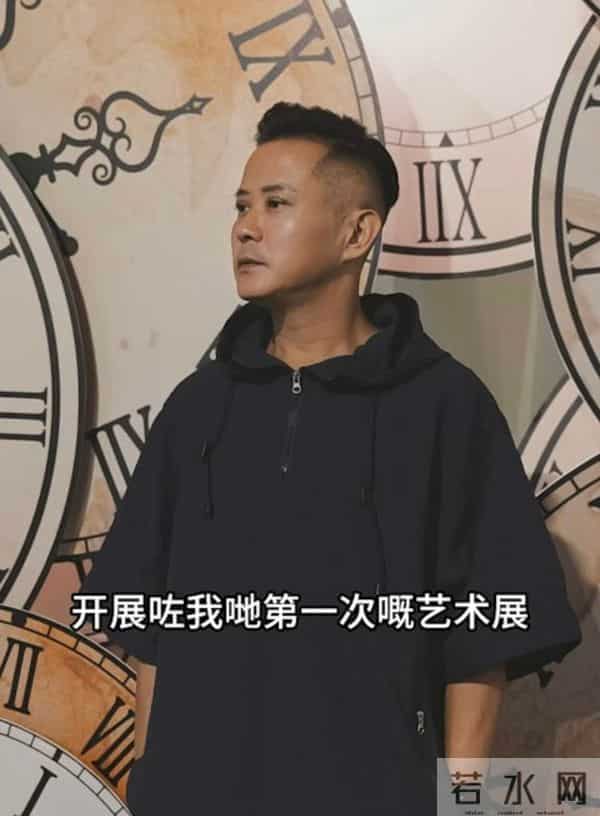 TVB绿叶王曾被嘲笑跑龙套，转行做直播，罕晒婚纱照感激太太包容