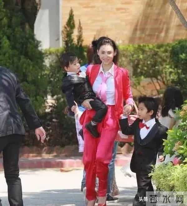 与谢霆锋分开14年后，45岁张柏芝高调官宣喜讯，原来一切早有预兆