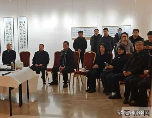 翁帆现状曝光，和母亲一起看展状态好，杨振宁的安排是对的