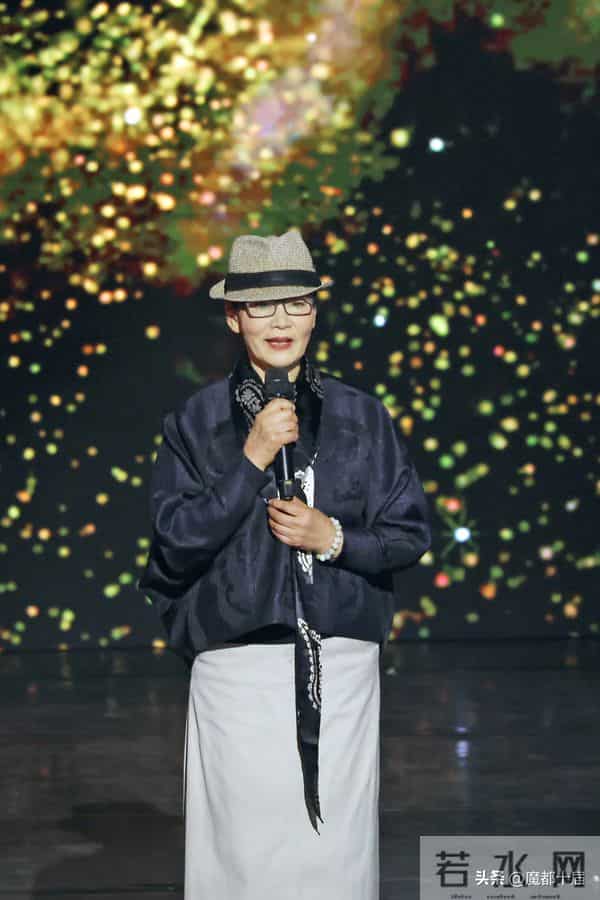 潘虹亮相上海戏剧学院80周年校庆