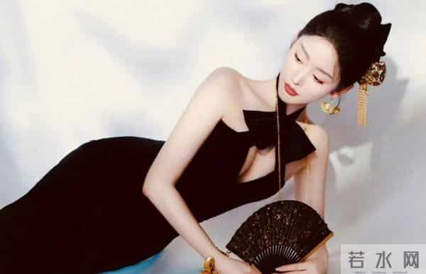 张天爱舔舌头好俏皮,爱了爱了