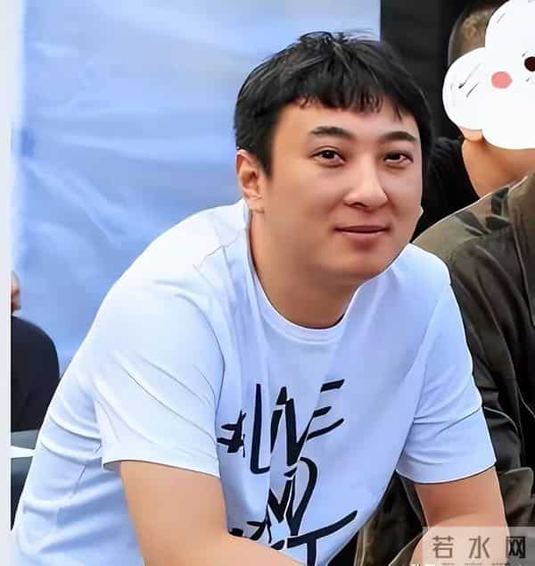 钱赚够了不装了?官宣男友、被传怀孕的黄一鸣,没给王思聪留体面