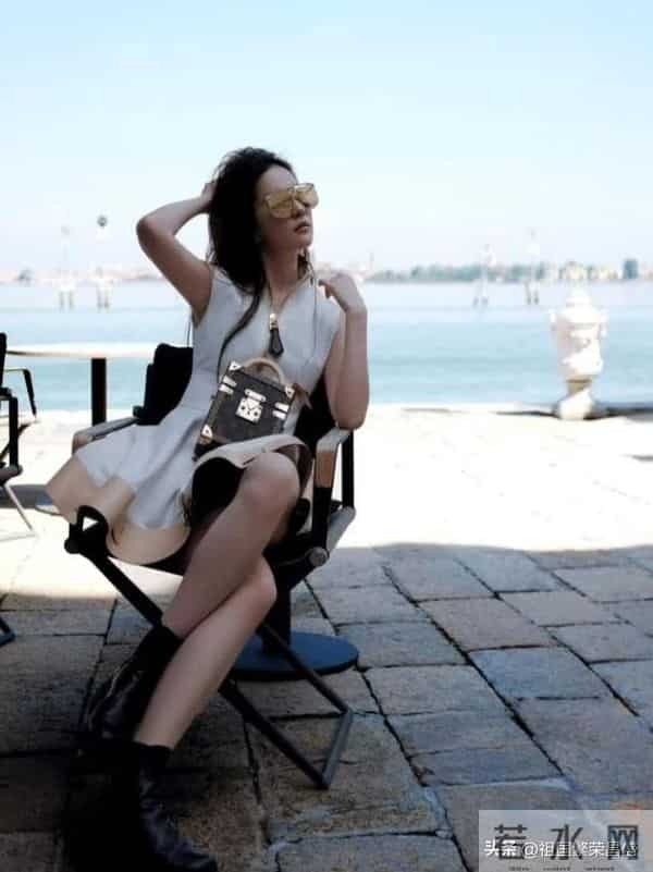 刘亦菲穿肉丝袜现身