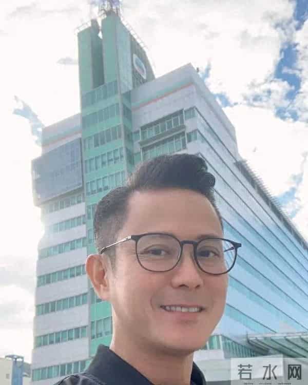 前TVB演员内地发展被嘲死茄喱啡,罕晒26年前结婚照感谢太太包容