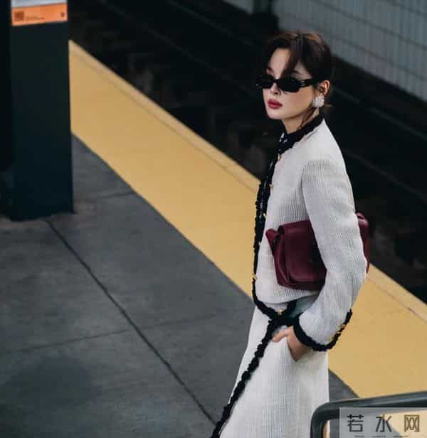 香奈儿大秀,辛芷蕾王一博同台看秀像姐弟,权志龙姨化穿搭辣眼睛