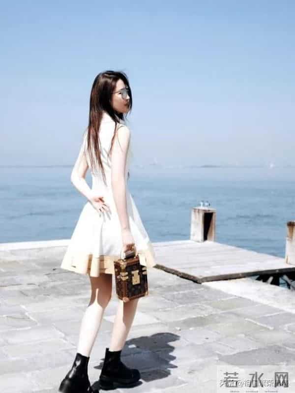 刘亦菲穿肉丝袜现身