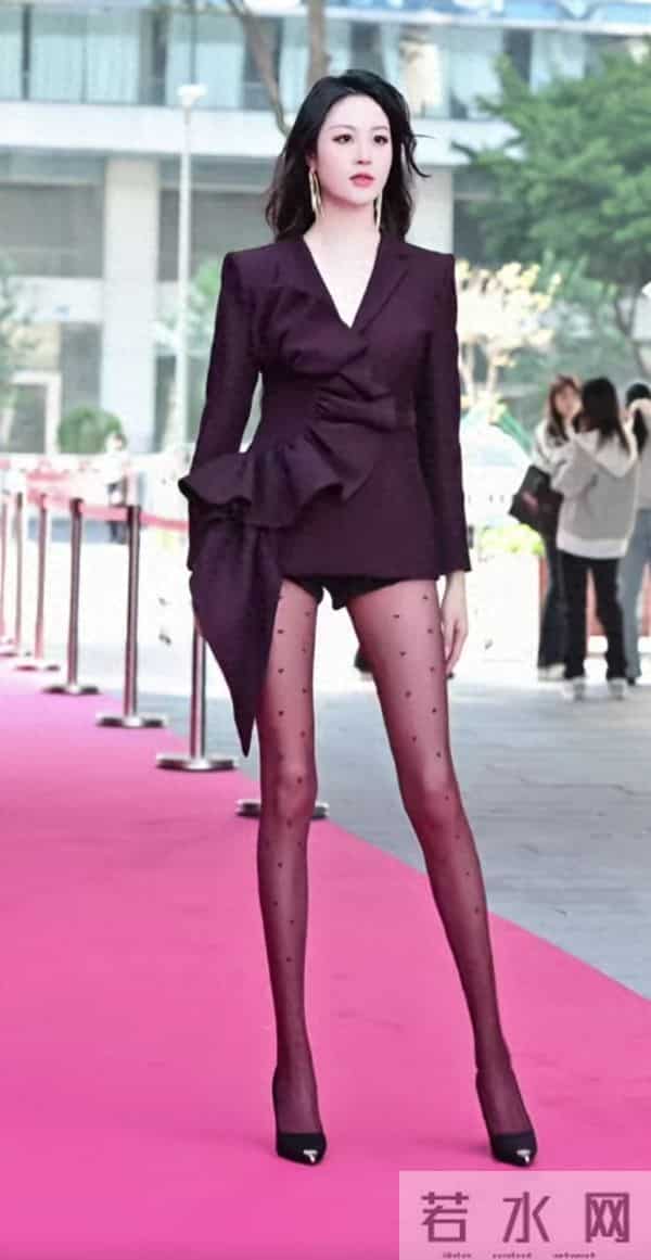超模主席徐敏这长腿真是绝绝子
