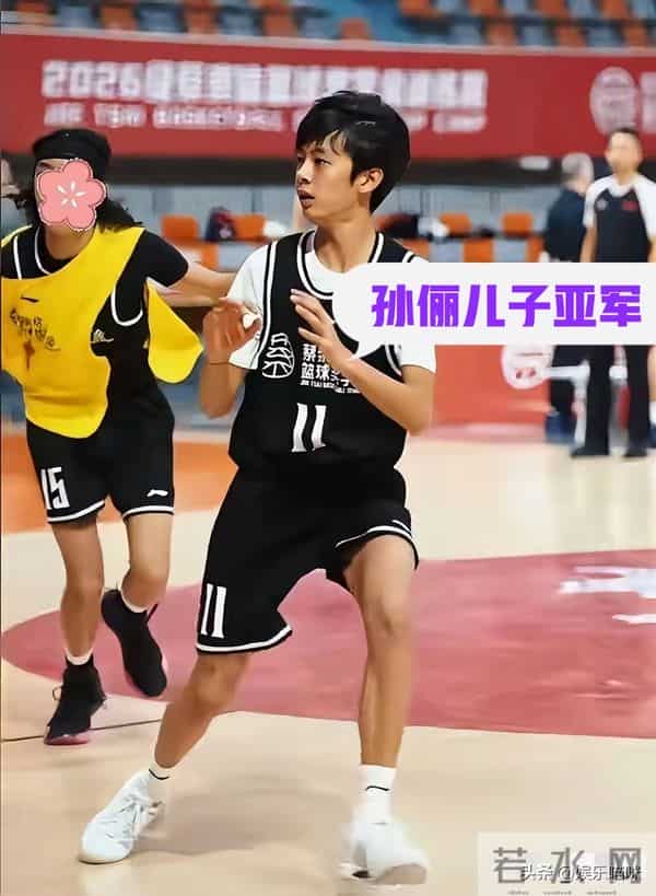 邓超也没想到，孙俪用心培养的2个娃，如今已经是两口子的骄傲