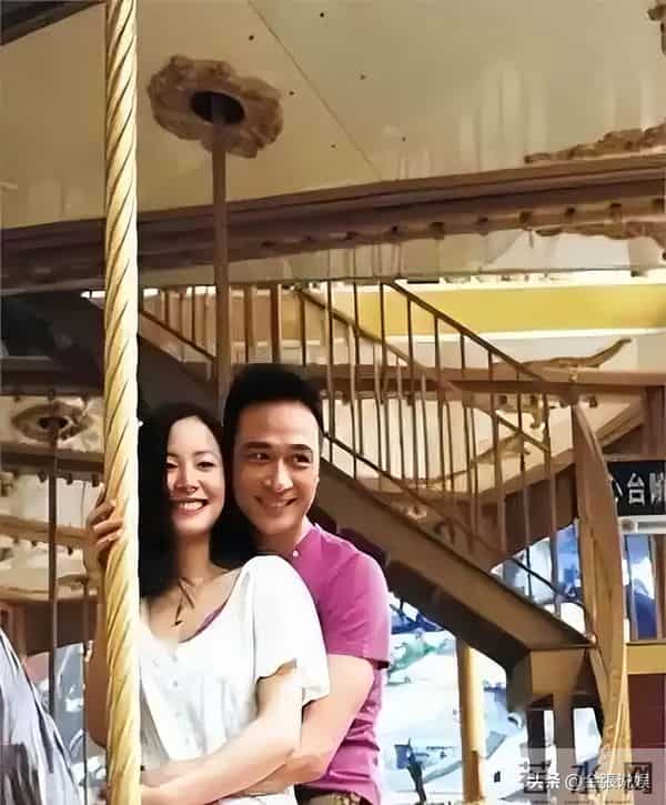 嫁给吴镇宇23年没做过饭，53岁仍似少女，她堪称最美的女星