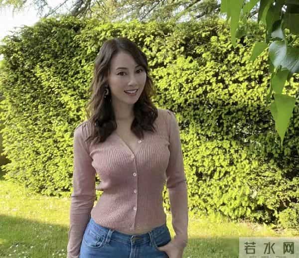 香港知名女星否认隆胸,身材从小就丰满,曝有多位富豪开价包养