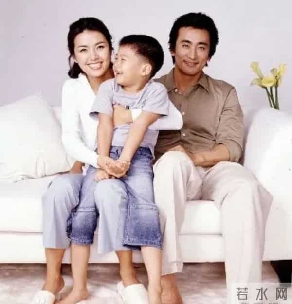 车仁表长子结婚,他和申爱罗出席儿子婚礼,58岁车仁表有儿媳妇了