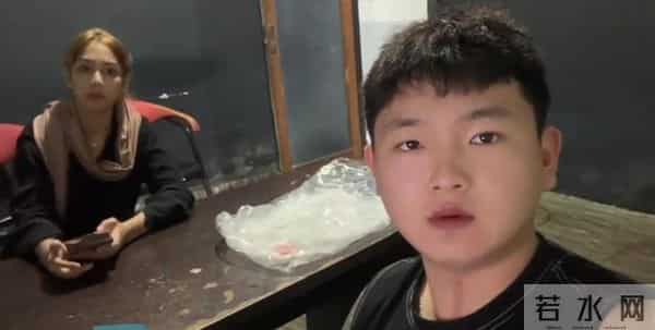 东北外卖小哥恋上印尼美女,认识20天就奔现,见面一个月就闪婚!