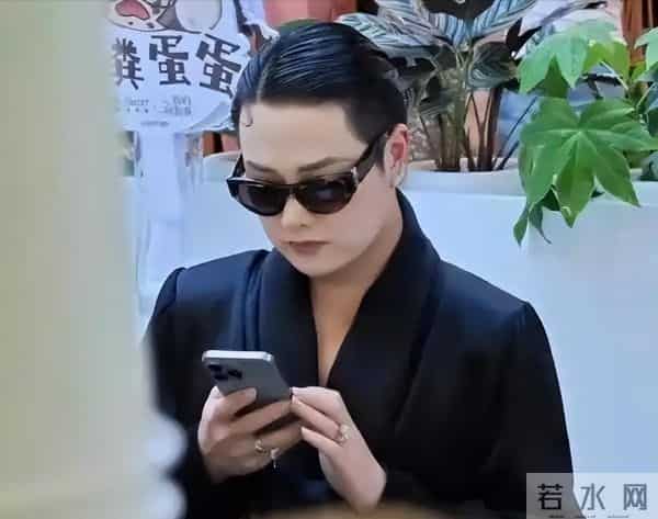 人民日报14字锐评劣迹网红复出，言辞犀利，给娱乐圈明星提了个醒