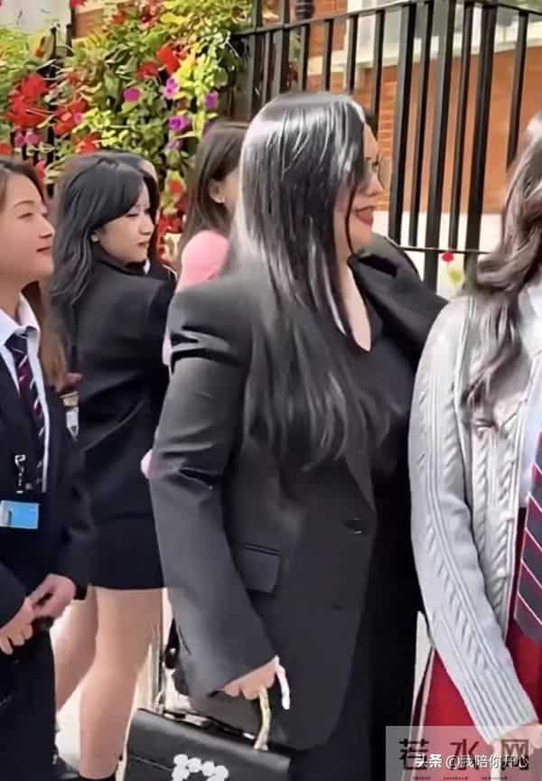 路人拍下李湘王诗龄真实照片:俩人温婉大气,和素人确实有区别!