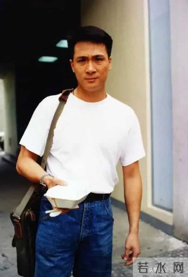 嫁给吴镇宇23年没做过饭，53岁仍似少女，她堪称最美的女星