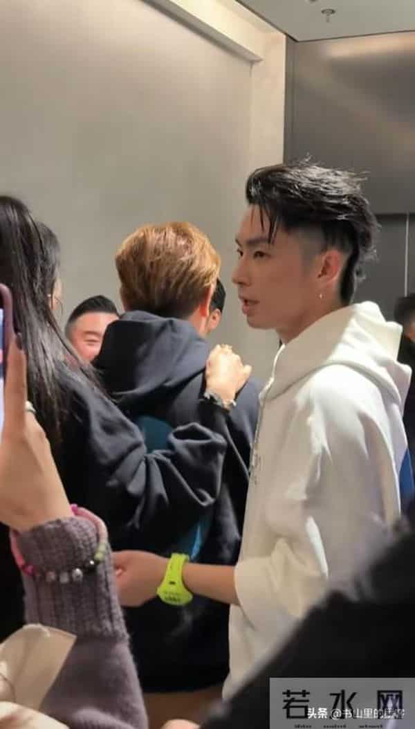 47岁吴建豪现状让人心酸，尖嘴猴腮，又瘦又普，男神越来越像老头