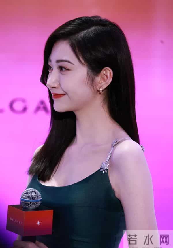 景甜这状态杀疯了!绿裙一穿直接美成“人间翡翠”!