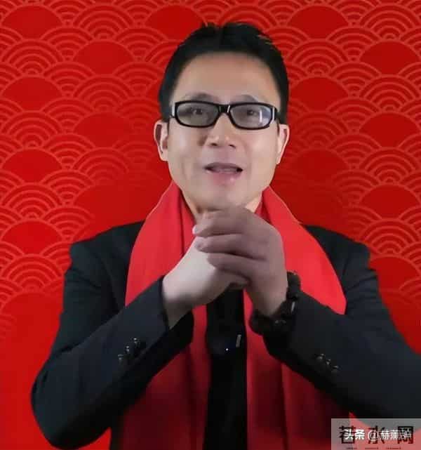 写歌30年穷困潦倒，前妻失望选择离婚，谁料51岁靠一首歌一夜成名