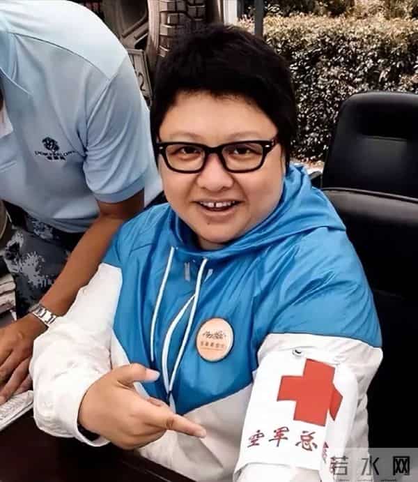 香港盛会才1天,70岁周润发引争议,“荒唐”事发生,还不止一件