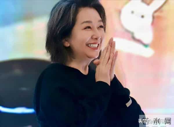 美人迟暮！看见57岁江珊现状才知道，原来一代女神也能优雅老去