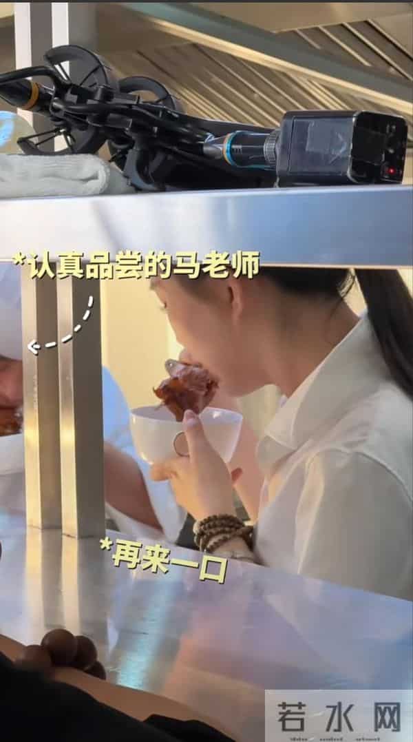 胡歌厨艺不错，亲自为田朴珺做红烧肉，自曝女儿爱吃蛋糕这一类