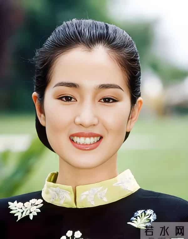 59岁巩俐现状令人感慨，白发皱纹显苍老，给“丁克”们提了个醒