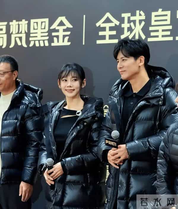 于晓光夫妇合体营业！46岁秋瓷炫皮肤白皙又高又瘦，颜值依旧能打