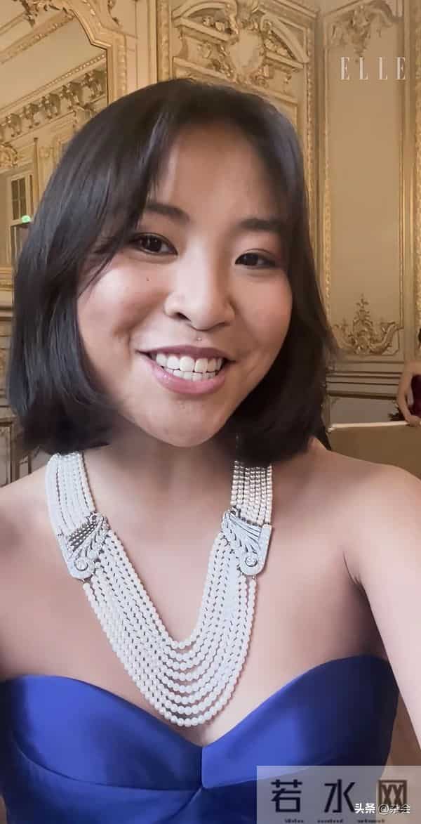 陈可辛女儿巴黎舞会美成公主，吴君如在一旁“张扬”抢风头